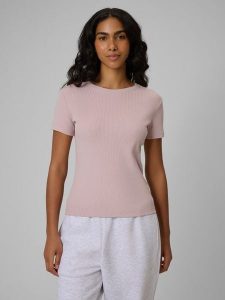 4F T-shirt slim prążkowany damski - różowy XS. Czerwone t-shirty 4f, xs, bez wzorów, z dzianiny, bez kołnierzyka, bez ramiączek. Za 49,99 zł.