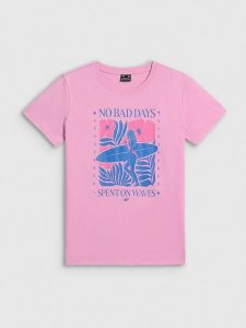 4F T-shirt regular z nadrukiem damski - różowy S. Czerwone t-shirty 4f, s, bez wzorów, z bawełny, bez kołnierzyka, bez ramiączek. Za 59,99 zł.