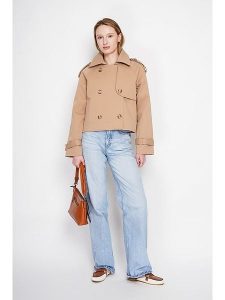 ASSUILI Kurtka przejściowa w kolorze jasnobrązowym rozmiar: 38. Brązowe kurtki Assuili, bez wzorów, bez kaptura. Za 382,99 zł.