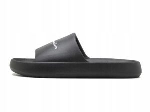 Klapki na co dzień Sportowe Champion Soft Slipper Na Basen. Czarne klapki Champion, bez wzorów, z gumy, bez obcasa. Za 109,00 zł.