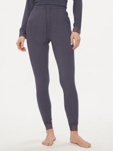 Femilet by Chantelle Spodnie piżamowe Laurel FNAEE0 Granatowy Regular Fit. Niebieskie piżamy Femilet by Chantelle, bez wzorów, z wiskozy, bez ramiączek. Za 139,99 zł.