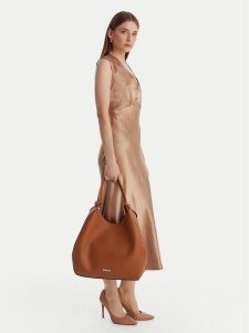 DKNY Torebka R42BAE48 Brązowy. Brązowe torebki klasyczne DKNY, bez wzorów, ze skóry, bez dodatków. Za 628,99 zł.
