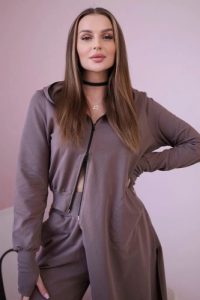 Komplet dresowy bluza z dłuższym bokiem mocca. Bluzy KESI, l, bez wzorów, z bawełny, bez kaptura. Za 334,56 zł.