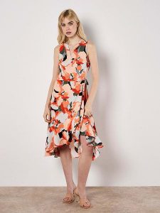 Apricot Sukienka ze wzorem rozmiar: XS. Pomarańczowe sukienki Apricot, na co dzień, xs, bez wzorów, z wiskozy, z asymetrycznym kołnierzem, bez ramiączek, maxi, asymetryczne. Za 86,99 zł.