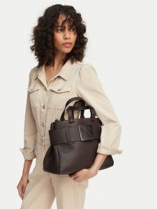 Armani Exchange Torebka XW000285 AF11902 U6018 Brązowy. Brązowe torebki klasyczne Armani Exchange, bez wzorów, ze skóry, bez dodatków. Za 531,99 zł.