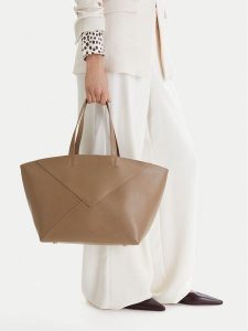 GINO ROSSI Torebka C-LDA7826 Beżowy. Brązowe shopper bag Gino Rossi, bez wzorów, z materiału, bez dodatków. Za 279,99 zł.