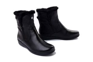 CAPRICE 9-26408-41 022 black nappa, botki damskie. Czarne botki Caprice, na zimę, bez wzorów, bez obcasa, bez zapięcia. Za 499,90 zł.