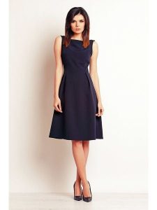 INFINITE YOU Sukienka w kolorze granatowym rozmiar: S. Niebieskie sukienki Infinite You, s, bez wzorów, bez kołnierzyka, bez ramiączek, midi. Za 191,95 zł.