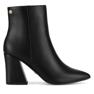 Botki Nine West. Czarne botki Nine West, bez wzorów, bez obcasa, na słupku, bez zapięcia. Za 279,99 zł.