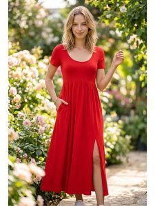 SOULSHAE Sukienka w kolorze czerwonym rozmiar: XXL/3XL. Czerwone sukienki SOULSHAE, xl, bez wzorów, z wiskozy, bez kołnierzyka, bez ramiączek, maxi. Za 149,95 zł.