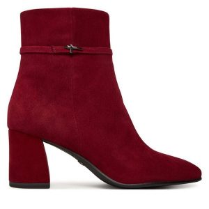Botki Tamaris. Czerwone botki Tamaris, bez wzorów, bez obcasa, na słupku, bez zapięcia. Za 389,99 zł.