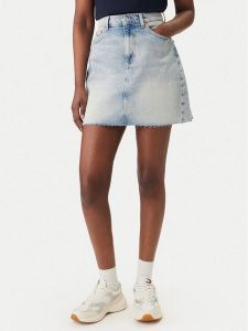 Tommy Jeans Spódnica jeansowa DW0DW22716 Błękitny Mom Fit. Niebieskie spódnice Tommy Jeans, xxs, bez wzorów, z bawełny. Za 289,99 zł.
