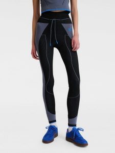 Damskie legginsy bezszwowe Hummel. Czarne legginsy Hummel, bez wzorów, z materiału, z podwyższonym stanem. Za 168,65 zł.