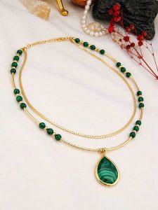 Pierres de Jade Pozłacany naszyjnik z elementami ozdobnymi - dł. 45 cm rozmiar: onesize. Zielone naszyjniki Pierres de Jade, z malachitem, pozłacane. Za 141,85 zł.