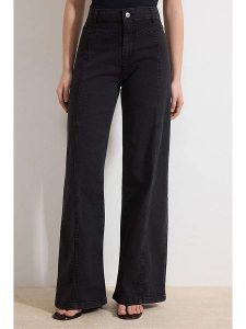 Trendyol Dżinsy - Comfort fit - w kolorze czarnym rozmiar: 36. Czarne jeansy Trendyol, bez wzorów, z podwyższonym stanem. Za 130,99 zł.