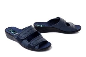 Adanex 30277 SIK17YN granatowy, klapki damskie. Niebieskie klapki Adanex, bez wzorów, bez obcasa, na koturnie. Za 113,90 zł.