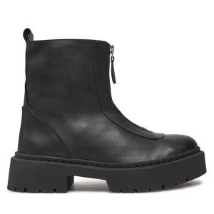 Botki Steve Madden. Czarne botki Steve Madden, bez wzorów, bez obcasa, na płaskiej podeszwie, bez zapięcia. Za 519,99 zł.