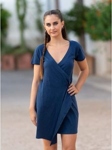 Isla Bonita by SIGRIS Sukienka w kolorze granatowym rozmiar: XL. Niebieskie sukienki Isla Bonita by SIGRIS, na co dzień, xl, bez wzorów, z bawełny, z asymetrycznym kołnierzem, bez ramiączek, midi, asymetryczne. Za 92,21 zł.