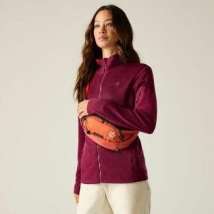 Damska bluza polarowa Torrek II z zamkiem błyskawicznym. Czerwone bluzy Dare 2b, bez wzorów, z dzianiny, bez kaptura. W wyprzedaży za 229,99 zł.