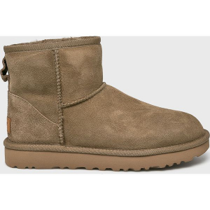UGG - Buty Mini II. Buty zimowe marki Ugg. W wyprzedaży za 599,90 zł.