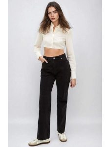 Monki Dżinsy - Regular fit - w kolorze czarnym rozmiar: W26. Czarne jeansy Monki, bez wzorów, z podwyższonym stanem. Za 56,79 zł.