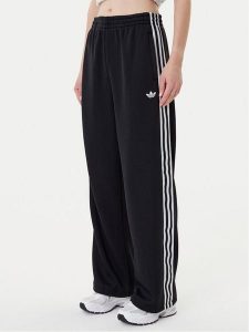 Adidas Spodnie dresowe adicolor Firebird JV7525 Czarny Regular Fit. Czarne spodnie dresowe ADIDAS, xl, bez wzorów, z dresówki. Za 269,99 zł.