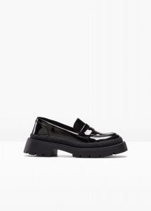 Półbuty loafersy chunky. Fioletowe czółenka bonprix, bez wzorów, bez obcasa, bez zapięcia. Za 84,99 zł.