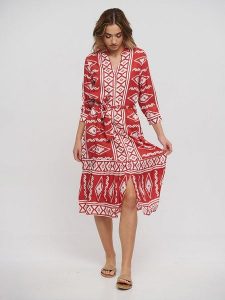 BLE Sukienka w kolorze czerwonym rozmiar: onesize. Czerwone sukienki BLE, bez wzorów, z tkaniny, bez kołnierzyka, bez ramiączek, midi, rozkloszowane. Za 123,25 zł.