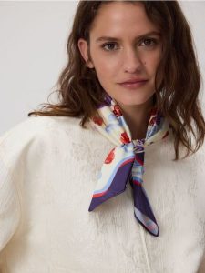 Apaszka z autorskim wzorem - wielobarwny. Apaszki i chusty Reserved, bez wzorów. Za 69,99 zł.