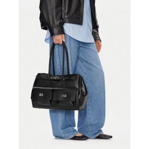 Torebka GINO ROSSI. Czarne shopper bag Gino Rossi, bez wzorów, bez dodatków. Za 399,99 zł.