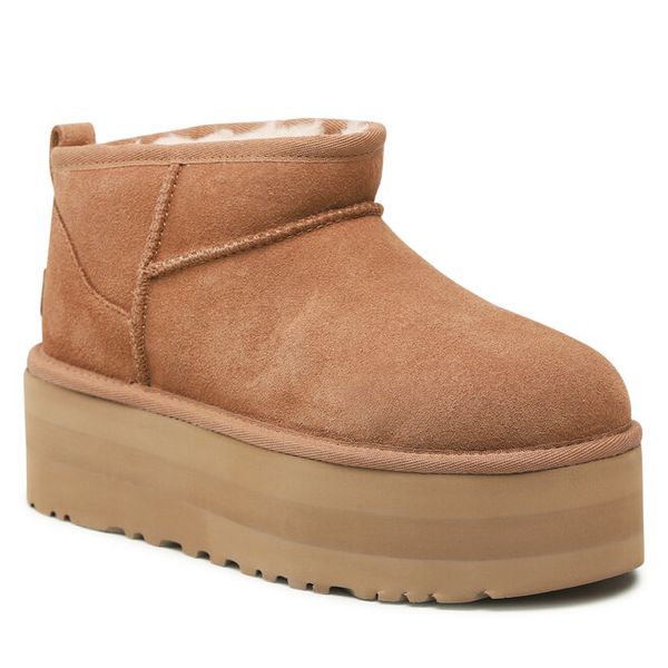 Śniegowce Ugg. Brązowe buty zimowe Ugg, bez obcasa, bez zapięcia. Za 739,99 zł.