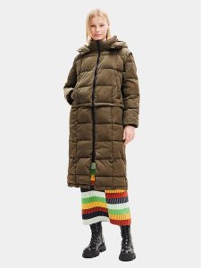 Desigual Płaszcz zimowy 23WWEW39 Zielony Oversize. Zielone kurtki Desigual, na zimę, l, bez wzorów, z syntetyku, bez kaptura. Za 829,99 zł.