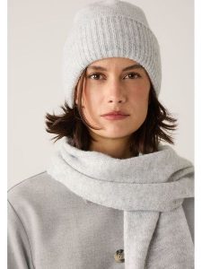 More & More Czapka beanie w kolorze jasnoszarym rozmiar: onesize. Szare czapki More & More, bez wzorów, z materiału. Za 39,45 zł.