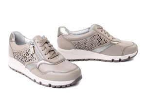 COMFORTABEL 951337-08 beige, półbuty damskie. Brązowe półbuty Comfortabel, na lato, w ażurowe wzory, ze skóry, bez obcasa, na koturnie, bez zapięcia. Za 305,92 zł.