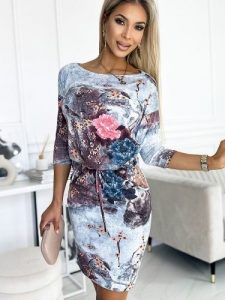 Sukienka Model 13-155 Flowers - Numoco. Sukienki NUMOCO, l, bez wzorów, z elastanu, sportowe, bez kołnierzyka, bez ramiączek, sportowe. Za 222,78 zł.