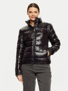 Tommy Jeans Kurtka zimowa Essential DW0DW19312 Czarny Regular Fit. Czarne kurtki Tommy Jeans, na zimę, xs, bez wzorów, z jeansu, bez kaptura. Za 559,99 zł.