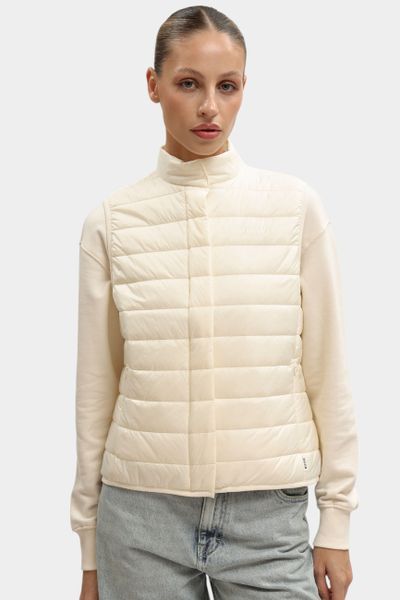 Damski Bezrękawnik Mustang Style Twin Lakes Whisper White 1016738 2013. Białe kamizelki Mustang, xl, bez wzorów, bez kołnierzyka, bez ramiączek, bez kaptura. Za 249,99 zł.