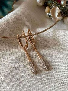 Luseera Pozłacane kolczyki z cyrkoniami rozmiar: onesize. Czerwone kolczyki Luseera, z cyrkonią, pozłacane. Za 43,99 zł.