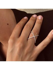 Les Petites Précieuses Srebrny pierścionek z cyrkoniami rozmiar: 58. Szare pierścionki Les Petites Précieuses, z cyrkonią, srebrne. Za 356,61 zł.