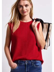 Street One Top dzianinowy w kolorze czerwonym rozmiar: 40. Czerwone topy Street One, bez wzorów, z dzianiny, street, bez kołnierzyka, bez ramiączek. Za 136,13 zł.