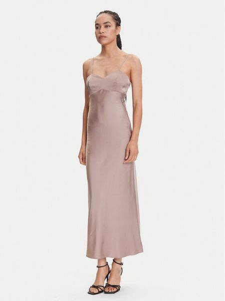 Guess Sukienka wieczorowa W5YK35 WHEZ2 Beżowy Slim Fit. Brązowe kombinezony Guess, xs, z aplikacjami, z wiskozy, wizytowe, bez kołnierzyka, bez ramiączek. Za 349,99 zł.