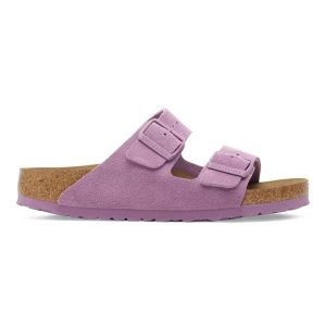 Birkenstock Arizona Suede Leather Klapki damskie. Czerwone klapki Birkenstock, bez wzorów, ze skóry, bez obcasa. Za 369,99 zł.