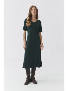TATUUM Sukienka w kolorze ciemnozielonym rozmiar: M. Zielone sukienki Tatuum, m, bez wzorów, bez kołnierzyka, bez ramiączek, midi, rozkloszowane. Za 166,10 zł.