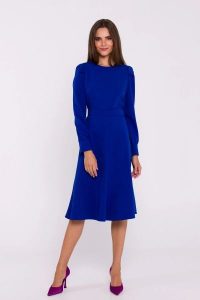 Elegancka sukienka rozkloszowana z paskiem niebieska. Niebieskie sukienki Stylove, do pracy, s, bez wzorów, z elastanu, biznesowe, bez kołnierzyka, bez ramiączek, rozkloszowane. Za 389,00 zł.