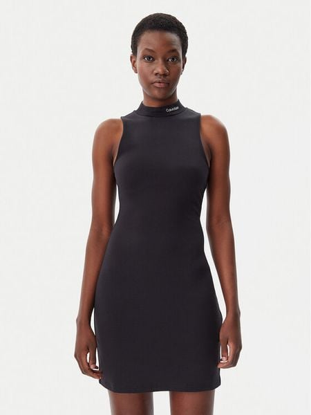 Calvin Klein Jeans Sukienka codzienna Logo J20J225290 Czarny Slim Fit. Czarne kombinezony Calvin Klein Jeans, xl, bez wzorów, z jeansu, bez kołnierzyka, bez ramiączek. Za 399,99 zł.