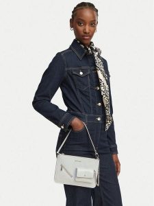 MICHAEL Michael Kors Torebka Jet Set 32S6SJ6F6L Biały. Białe torebki klasyczne MICHAEL Michael Kors, bez wzorów, ze skóry, bez dodatków. Za 479,99 zł.