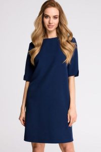 Elegancka sukienka trapezowa midi z dekoltem V z tyłu gładka granatowa. Sukienki Sukienki.shop, do pracy, xl, bez wzorów, biznesowe, bez kołnierzyka, bez ramiączek, midi, trapezowe. Za 129,00 zł.