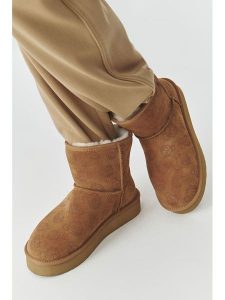 TATUUM Skórzane botki w kolorze jasnobrązowym rozmiar: 41. Brązowe botki Tatuum, bez wzorów, z materiału, z okrągłym noskiem, bez obcasa, na platformie, bez zapięcia. Za 271,67 zł.