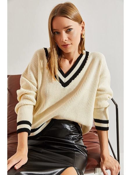 Bianco Lucci Sweter w kolorze beżowym rozmiar: onesize. Brązowe swetry oversize Bianco Lucci, bez wzorów, ze splotem, bez ramiączek. Za 70,24 zł.