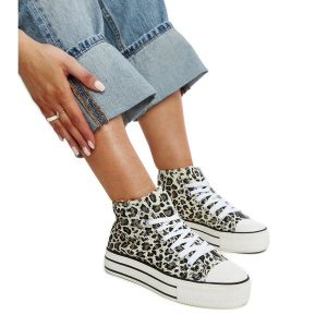 Wysokie trampki w panterkę na grubej podeszwie Bagy beżowy. Brązowe trampki bez wzorów, z gumy, bez zapięcia. Za 118,17 zł.